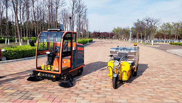掃地車廠家-吸塵掃地車-慶杰電動掃地車助力嶗山環衛